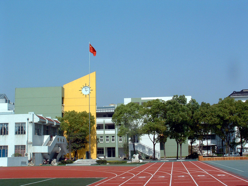 江蘇亮彩室內(nèi)P4全彩顯示屏為蘇州田家炳高級中學(xué)點(diǎn)亮精彩